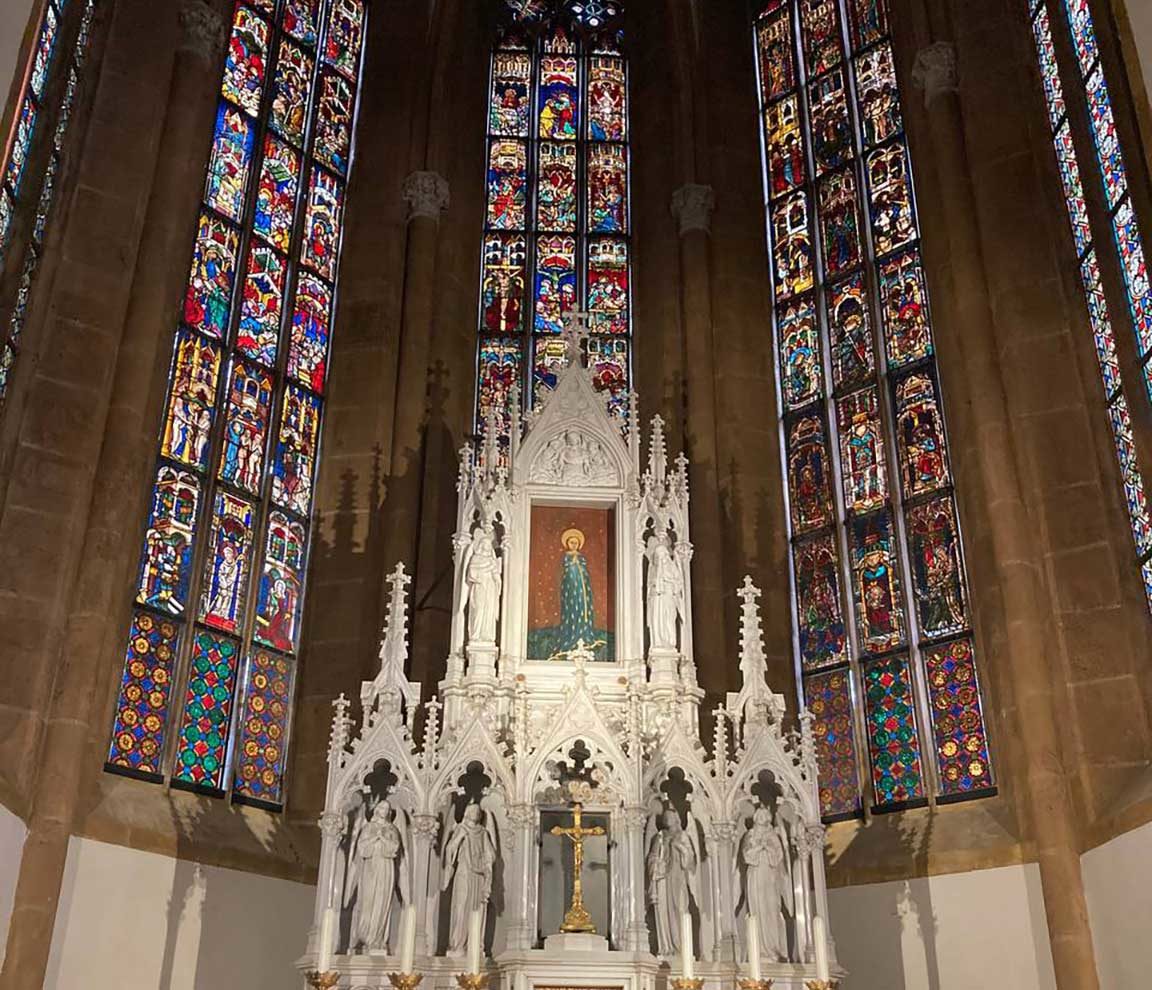 Maria Strassengel, Altar